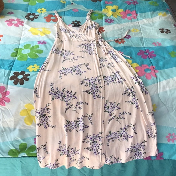 A Forever 21 sleeveless long floral dress. - Picture 2 of 5